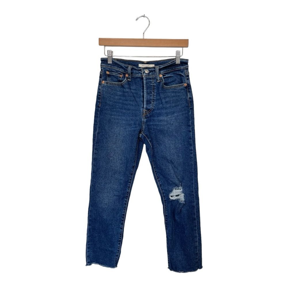 Levi’s | Wedgie Straight High Rise Button Fly Stretch Raw‎ Hem Distressed Jeans